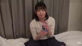 FC2 4632294 截止3/9 990积分!!初次登场※身材娇小、娃娃脸、戏份激烈…?穿上护士服、中出！