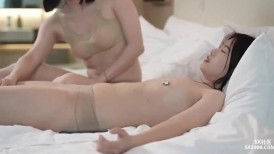唯唯和绵绵三性之爱，自慰被男娘看见，免不了一顿修理，这好色哦，人妖操真女！