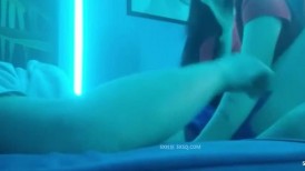 探访按摩店 正规按摩店抓奶撸管教学，暧昧气氛下玩得刺激，活捉一只大白兔，对白精彩!