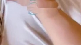 父女乱伦『D罩杯的一线天女儿』大奶女儿的幽灵娘服装敏感的一碰就叫 叫声真的好听 女上位自己坐的超级用