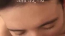 高颜值少数民族兰州拉面老板娘，真反差呀好喜欢吃鸡巴，颜射在脸上，犹如精液洗脸
