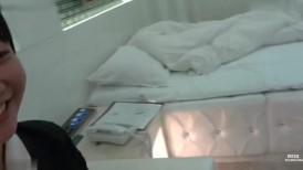 FC2 4621874 【无、单独拍摄】我要教这个纯真透明的素人女孩成人性爱知识！ /制服服装【高品质有加成】