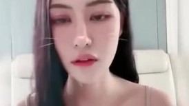 前保时捷4s店美女主播下海直播裸聊视频曝光_这便是能买保时捷的原因！