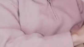 ⚡边打电话边挨操！极品粉B反差婊小女友【纠结的阿呆】超高颜值反差学妹，表面乖巧的萌妹子背地里是个小骚货-打10086
