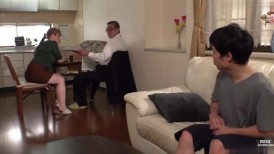 [无码破解]FJIN-064 第一次泡泡泡浴爸爸再婚，继母是挡不住的巨乳泡泡浴公主！ ？ 中国民