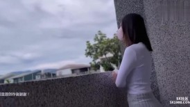 漂亮大奶美眉 [5XSQ] 身材豐滿大翹臀 大白天被小哥在陽臺後入猛懟 回房上位騎乘大力抽插 口爆吃精
