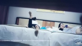 两个小伙带着各种的漂亮女友酒店玩换妻各种姿势啪啪完美露脸