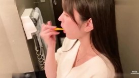 FC2 4639920 *3/19 前 80% 折扣* [无马赛克] [露出脸部] [口交] 媲美偶像的美女按摩师的鸭嘴口交