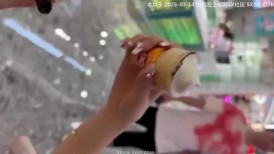 长屌哥漂流瓶认识的大三学妹❤️约出来请吃了个冰激凌就成功带去开房啪啪 (附带露脸生活照)