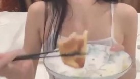 轻M调教圈最有名女神灵灵 妖艳漂亮丝袜美腿无敌骚 吃饱用假JB插水汪汪20230828-174913-948