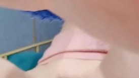 妩媚风骚少妇飘飘露脸精彩小秀直播，跟狼友互动撩骚听指挥，特写展示水润骚逼，奶子比心很是性感刺激真骚啊