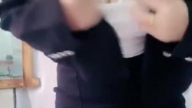 剧情演绎：小骚货勾引小侄子，对白精彩刺激，主动求艹，撅起屁股求后入，无套乱艹，真爽呀！