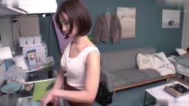[无码破解]HAWA-349 一名业余妻子在一名普通大学生的家中被给予一个安全套，但她对一个安全套并不满意，并允许他在她逗留期间射入她体内两次。32 岁的 F 罩杯妻子 Yumi 以女上位姿势疯狂射精。