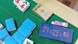 剧情演绎：勾麻将桌前勾搭嫂子与其闺蜜，半推半就先艹闺蜜后艹嫂子，简直爽歪歪呀！