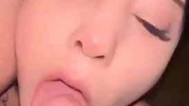 猎奇 纹身精神小妹的淫乱生活，多男多女混居，吃鸡啃逼，刺激艹逼