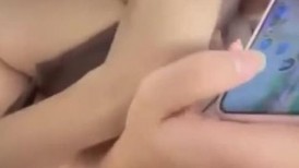 原创】冻的受不了给我姐打电话，不上班带我出来买衣服，从头暖到脚1 (1)