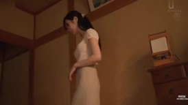 [无码破解]JUR-308 “确实只有3cm……”我让性欲旺盛的岳父插入了一会儿，出乎意料的是，我们的配合度非常好……我一次又一次地达到了高潮。朝日里央