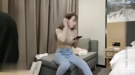 漂亮小姐姐 啊啊不行了 身材高挑小穴粉嫩 在沙发女上位骑乘主动啪啪打桩 被小哥操的呻吟连连