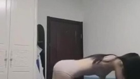 原档泄密】调教南京女大学妹，看起来挺文静床上骚出水，一插进来秒变小母狗 爽叫不停