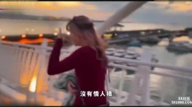 5XSQ网黄约炮大神，十三号天使作品，炮王恩凯约会潮妹阿芮，玩玩吃吃，水中肉搏