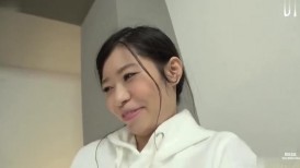 FC2 4665891 【脱下来就厉害】Gachi Yin-kya巨乳JD-chan疯狂猛干吐舌高潮电击中出！！ [有]