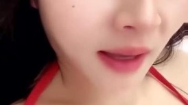 ❤️√ 【姐姐想要了】舔脚揉奶 口交大鸡巴，激情上位妩媚销魂让小哥压在身下输出