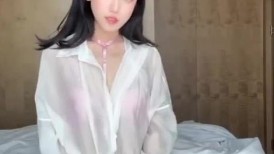 极品高颜值美女大学生被金主调教主动乖乖配合舌舔jb还给深喉口交像小母狗一样舔下体私处那种感觉要上天