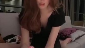 极品高颜值美女大学生被金主调教主动乖乖配合舌舔jb还给深喉口交像小母狗一样舔下体私处那种感觉要上天