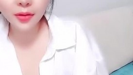 柠曦】饥渴丝袜美少妇骑乘后入口交乳交拔出射精