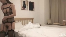 甜美妹子 性感网袜卖力吞食大鸡巴，技术一流吹硬后，一顿狂艹凶猛异常