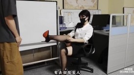 反差婊 [樱花小猫] 身材苗条无毛粉鲍鱼 饥渴女上司性凌辱下属办公室潜规则黑丝高跟SM踩肉棒 被无套猛怼 骚叫不停