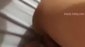 小伙单身宿舍猛操小黑穴美女同事很害羞不让拍脸