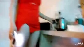 深夜酒店中寂寞难耐 找个23岁美女深夜相伴 却是个黄毛妹，激情啪啪泄火