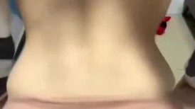 妇女节家里面全是亲戚❤️把亲姐拉到厕所里强操她最后内射到她的屁眼里干的太猛姐姐差点叫出来被亲戚们听见 (2)
