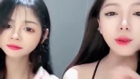 推荐！【西奶】人气女神带刚下海闺蜜3P 疯狂操逼 超级香艳