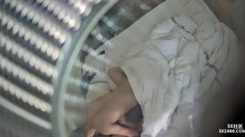 上帝视角真实偷拍，小情侣激情造爱，自带丝袜情趣内衣，长腿翘臀女友太骚了，内裤上粘满爱液