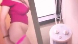 极品反差婊 高颜值台妹子，巨乳完美奶子，自慰揉奶子，一副淫荡的模样简直就是欠操呀