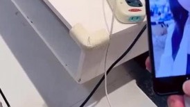 剧情演绎：小嫂子来家中做客，想要休息毫不客气，半推半就拔掉内裤掏出鸡巴直接无套后入，艹爽了就是双向奔赴！