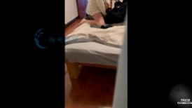2022.12.6【首次】利诱老婆不穿内裤勾引外卖小伙，我在窗帘后一动不敢动