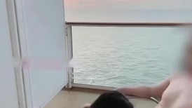 漂亮美眉 [5XSQ] 身材丰满OF完美露脸 在风景优美海景房被大哥从沙发操到床上 最后口爆吃精