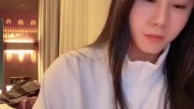 【小碧晨】颜值神似明星脸气质很诱惑 全裸身材秀巨乳骚逼诱人撸爆蛋