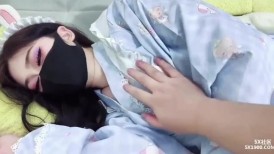 【萌崽儿】- 假期在家的姐弟乱伦禁忌 迷晕姐姐下手为强被肉棒征服淫叫连连 内射流出浓浓精液阴蒂都肿了