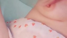 颜值很高的网红女神小奶兔燃情大秀，一线无毛逼很是性感，护腚毛依稀可见好骚，揉奶玩逼道具抽插淫水多多