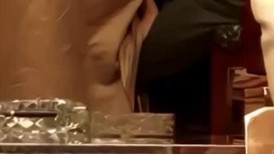 猎奇：玩的刺激 母狗圆卓餐厅坐下疯狂给主人口交，有钱人的快乐让人羡慕呀！