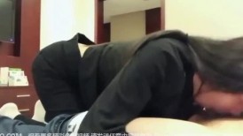 百度云泄密流出❤️骚货妹子背着男友主动约炮异地男网友去火车站酒店开房啪啪