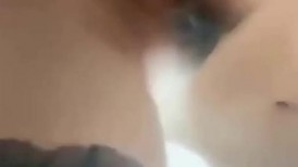短發黑絲美眉 啊哥哥用力操我 身材苗條大奶子 在家被小哥大肉棒第一視角無套大力爆插