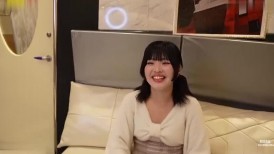 FC2 4698278 3天！半价！！[初拍] [2次射精] 像阳光一样的19岁少女。在她那丰满性感的嘴唇下失去了理智，忍不住射在了她的嘴里。浑身湿透的纯情肉盆，我的阴茎都快被淹没了。意图让她怀孕的认真中出。