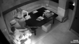 ⚫️摄像头破解真实偷拍，四眼中年大叔包厢体验特殊服务，巨乳房公主吹拉弹唱一条龙