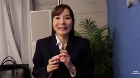 [无码破解]SORA-600 求职排行榜 遥控震动器害羞的隐性美学生认真地反复高潮 正在为在东京求职而烦恼的松丸同学，被带到了郊外进行法式热吻和淫秽震动器训练，脸红潮吹得痛苦不堪，兴奋感也随之结束…… 松丸霞 22岁