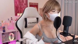 [无码破解]SIMH-002 拥有惊人3D巨乳的色情主播！她炫耀自己娴熟的口交技巧，引诱他进入付费频道，并升级到性爱直播！观众们迫不及待地想听到他们勃起的声音，尽情吞噬彼此强烈的原始活塞！[游戏直播女孩] [nozomi]
